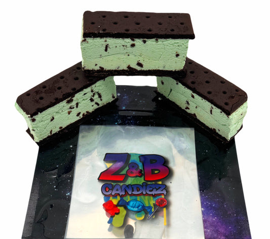 MINT CHOCOLATE CHIP SPACE SANDWICH (1 SQUARE)